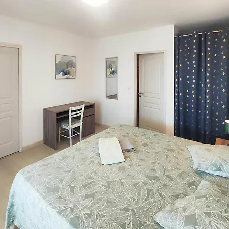 Divine Etoile Apartment *